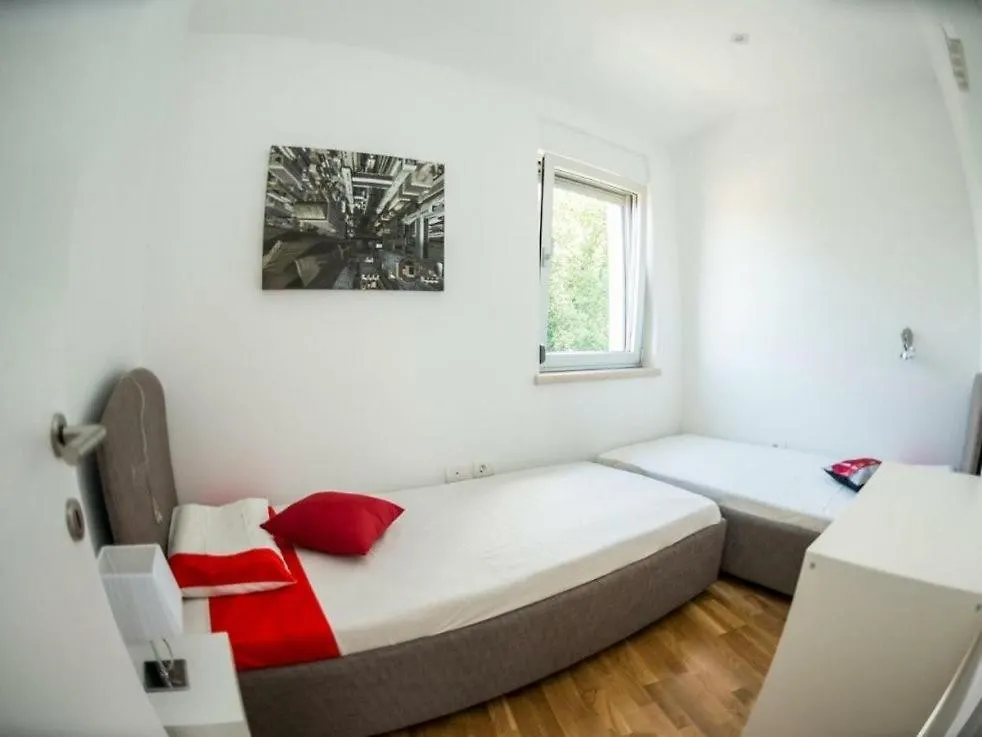 Villa Bobos Place With Jacuzzi 46E Umag Kroatien